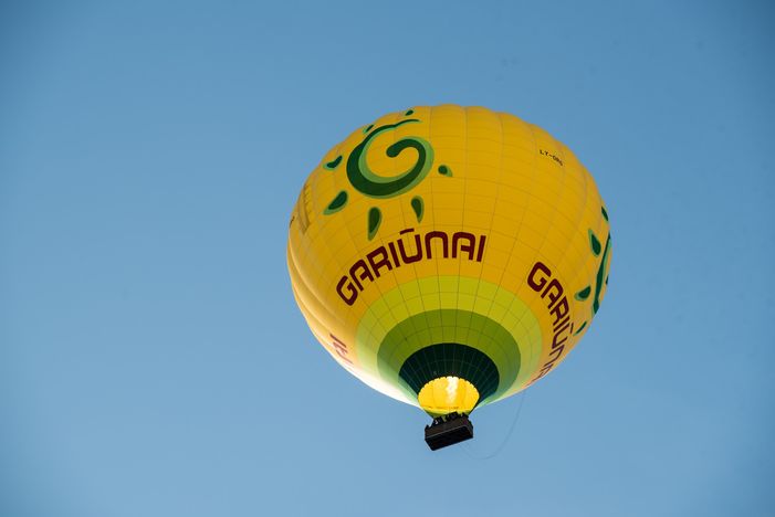 A hot air balloon that can accommodate 10 to 16 passengers